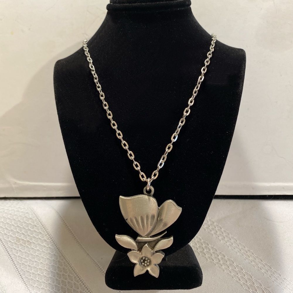 Vintage R. Tennesmed Sweden Mod Pewter Figural Butterfly Necklace - Picture 3 of 9
